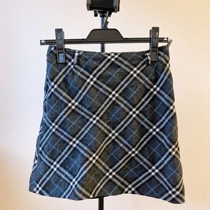 Burberry classical wool plaid skirt size 36 good condition